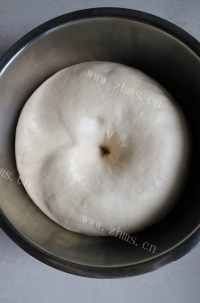自制豆沙花朵面包做法图解2)