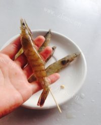 好吃的五香味煎海虾做法图解4)