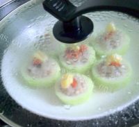 美味的瑶柱虾仁酿节瓜做法图解13)
