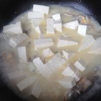 家常菜黄花鱼炖豆腐做法图解11)