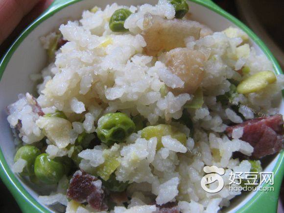 蚕豆腊肉焖饭