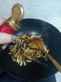 自制芹菜豆干肉丝做法图解3)