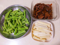 家常菜四季豆炒肉片做法图解1)