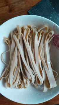 家常菜韭菜炒豆腐丝做法图解2)