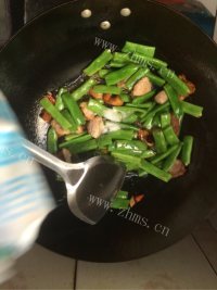 家常菜干煸四季豆做法图解7)