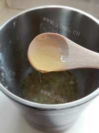 美味的莴笋苹果果蔬汁做法图解5)