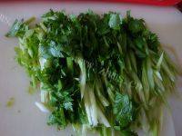 简易的肉炒芹菜做法图解1)
