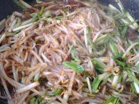 家常菜蒜苗炒豆芽