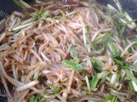 家常菜蒜苗炒豆芽