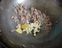 家常菜肉末烧豆腐做法图解5)
