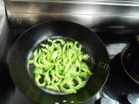 美味的蜜汁苦瓜做法图解3)