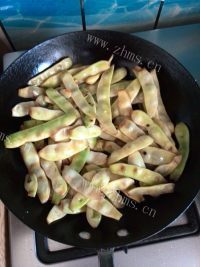 最爱吃的豆角焖饼做法图解6)