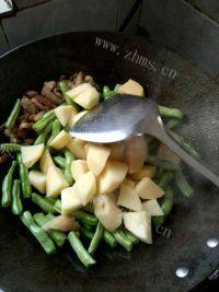 好吃的芸豆炖土豆做法图解6)