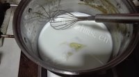 美味的草莓奶酪凉糕做法图解3)
