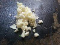 家常的豆芽炒韭菜做法图解3)