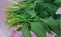 美味的酸辣菠菜面做法图解1)