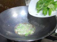 家常菜尖椒炒鸡蛋做法图解10)