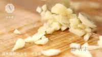家常菜丝瓜炒油条做法图解5)