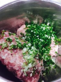 自制白菜猪肉水饺做法图解1)