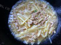 下饭的土豆丝炒肉做法图解5)