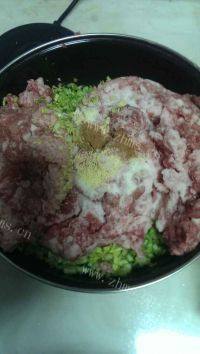 自己做的菜肉大馄饨做法图解4)