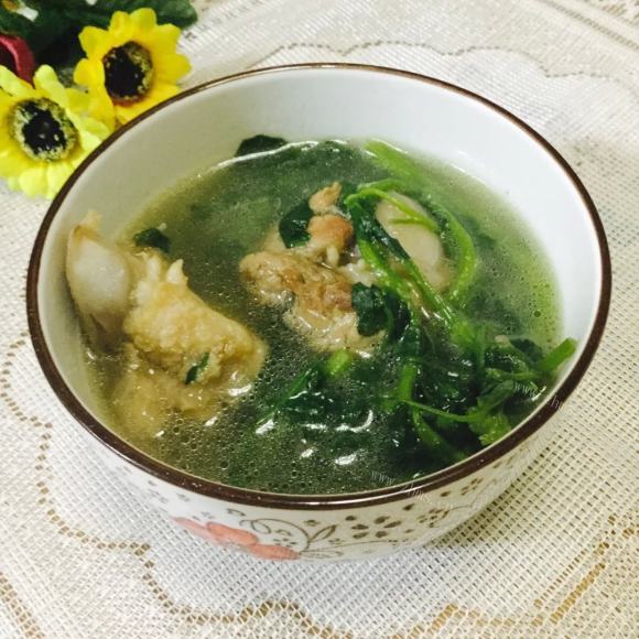 芳香四溢的西洋菜猪骨汤