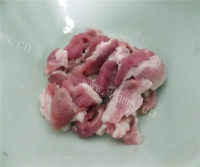 家常菜肉片炒黄瓜做法图解2)
