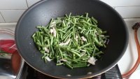 家常菜肉丝炒豇豆做法图解6)