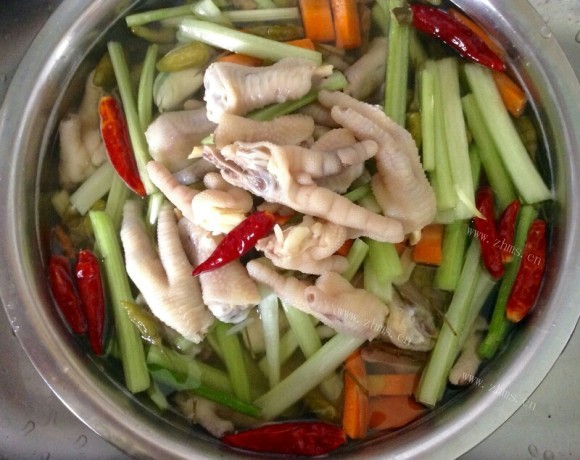 垂涎欲滴的泡椒鸡爪