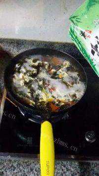 美味的番茄紫菜蛋汤做法图解7)