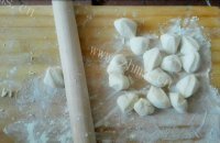 美味的鸡蛋木耳饺子做法图解5)