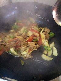 家常的杏鲍菇炒肉片做法图解5)