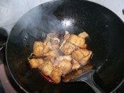 土豆红烧肉做法图解5)