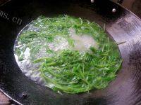 益母草瘦肉汤做法图解4)