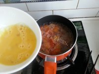 美味营养的西红柿鸡蛋汤做法图解3)