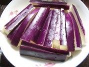 凉拌手撕茄条做法图解2)