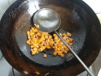 美味五彩番茄炒饭做法图解7)