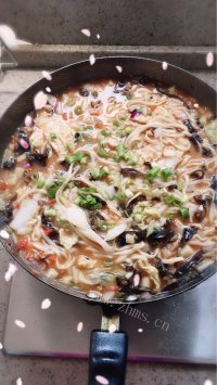 美味的炝锅面做法图解7)