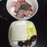香喷喷的鱼头豆腐汤做法图解1)