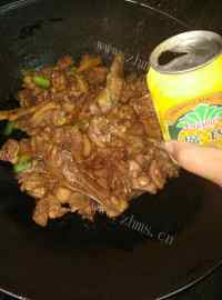 美味的菠萝啤焖鸭做法图解9)