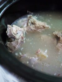 美味的骨汤麻辣双味火锅做法图解2)