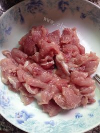 美味的紫菜瘦肉汤做法图解4)