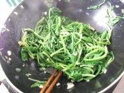 家常菜蒜蓉芥菜苗