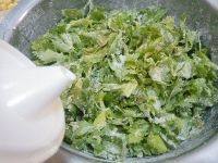 很喜欢的蒸芹菜叶做法图解7)