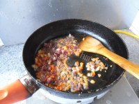 喷香的火腿蛋炒饭做法图解3)