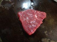 美味的牛肉炒西兰花做法图解1)