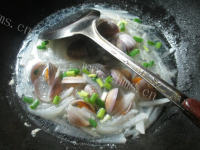 鲜美的萝卜圆蛤汤的做法图解九