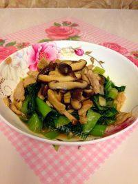 营养丰富的香菇炒油菜