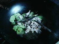 家常菜肉片炒扁豆做法图解9)