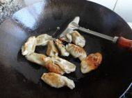 自己做的生煎饺子